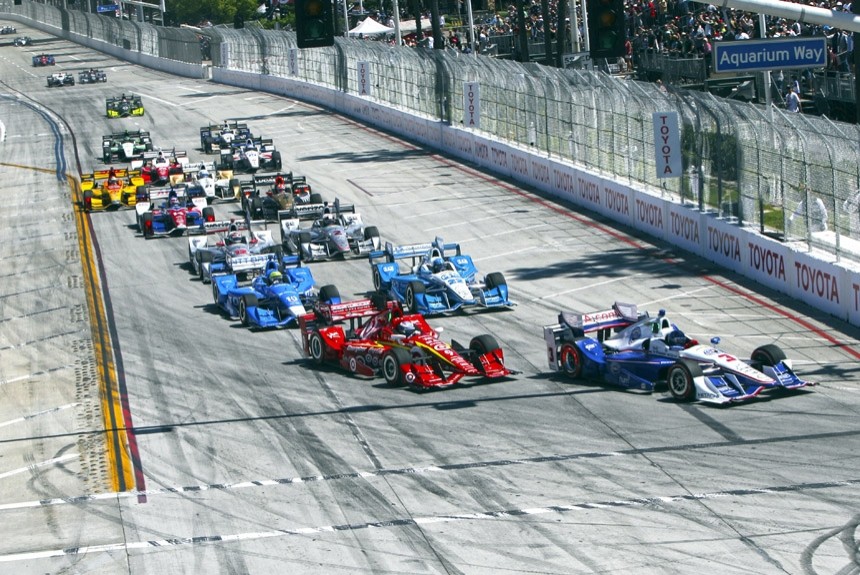 Городская гонка чемпионата IndyCar в Лонг-Бич завершилась спорной победой лидера серии Симона Пажено