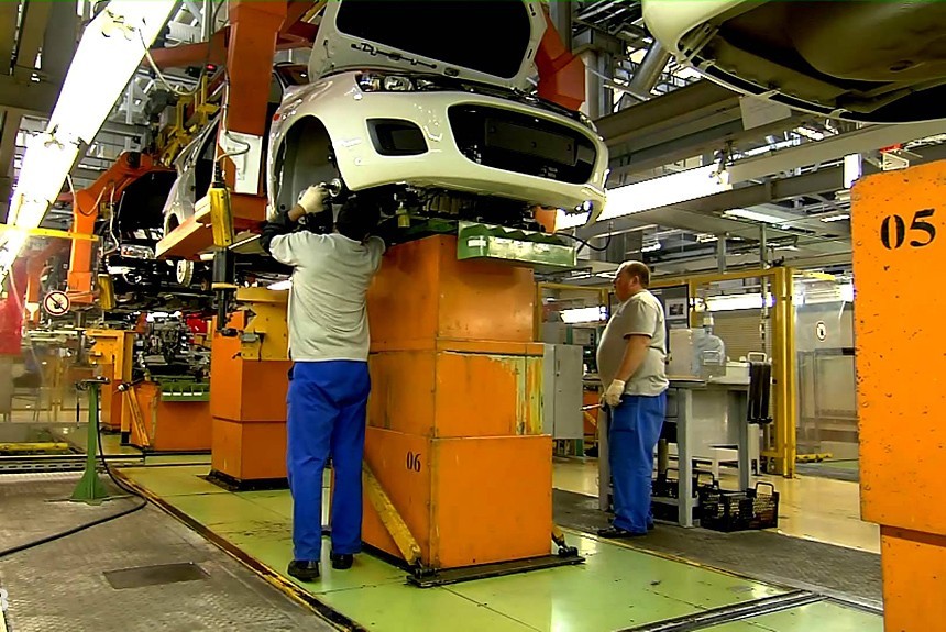 Дайджест дня: отпуска на российских заводах, Hyundai Kona Железного человека и другие события автоиндустрии