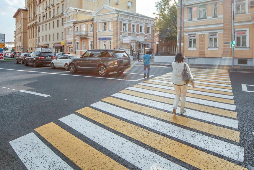 ЦОДД отказывается от пешеходных переходов с желтыми полосами
