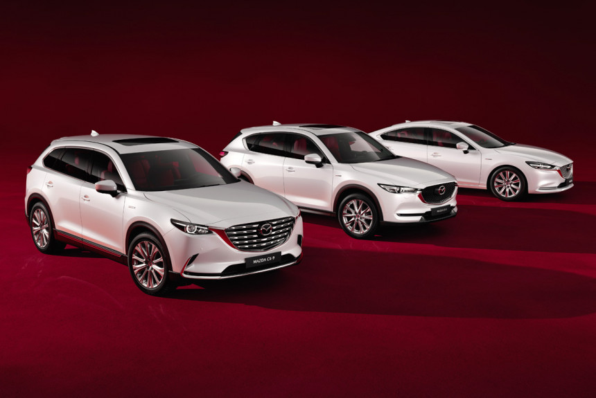 В России появились юбилейные версии автомобилей Mazda