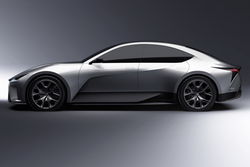 Электрический наследник седана Lexus IS: новые изображения