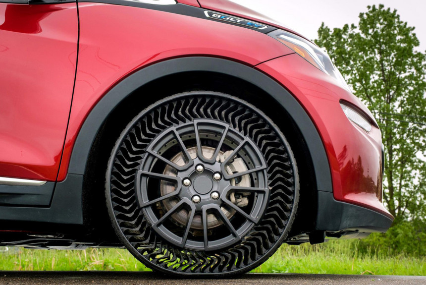 GM будет оснащать электромобили безвоздушными шинами Michelin
