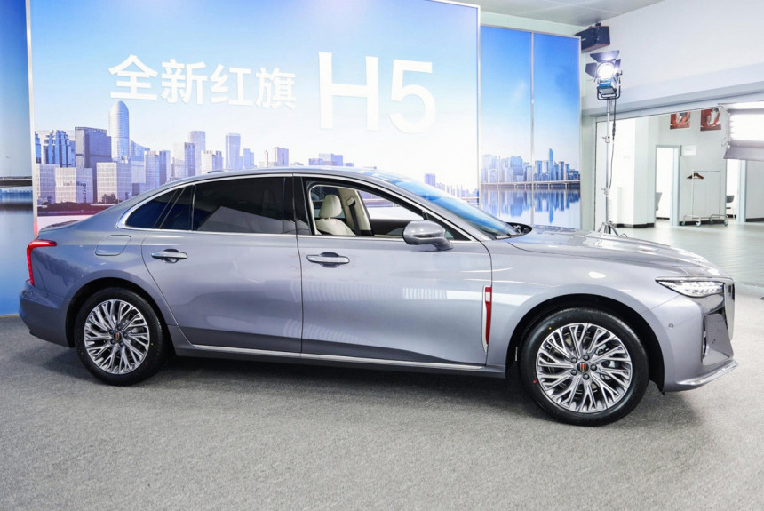 Седан Hongqi H5 второго поколения дебютировал в трех версиях