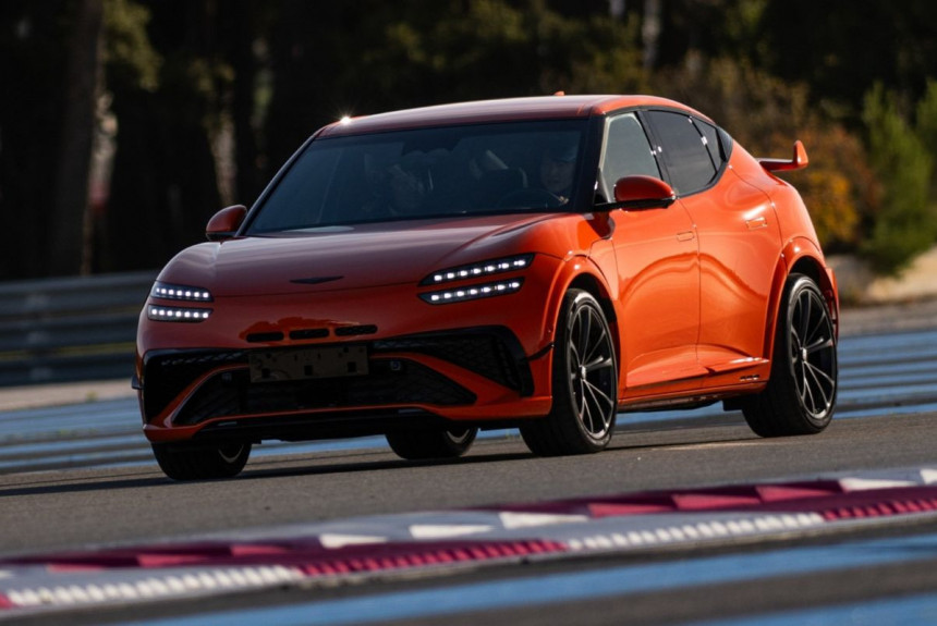  Драйверский кроссовер Genesis GV60 Magma: серийная версия  