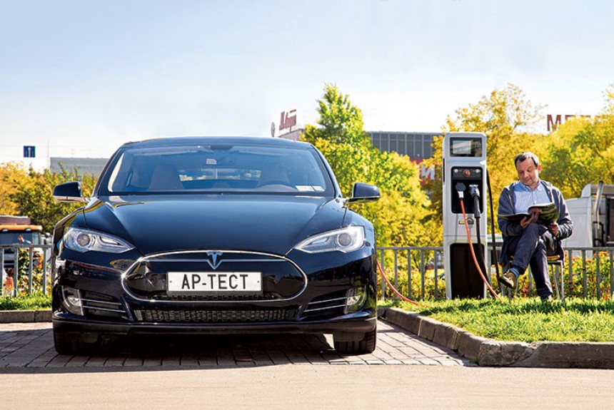 Михаил Подорожанский и Tesla Model S: полгода без бензина