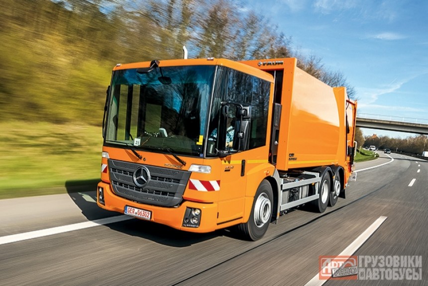 Федор Лапшин стал мусорщиком, поездив на новейшем мусоровозе Mercedes Econic Euro 6