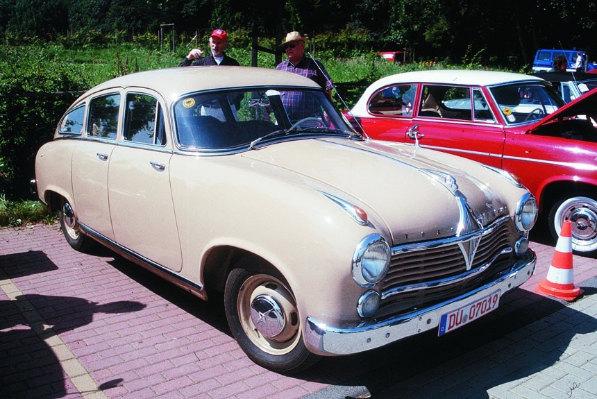 Этот стремительный шестиоконный седан — послевоенный флагман немецкой марки Borgward, Hansa 2400