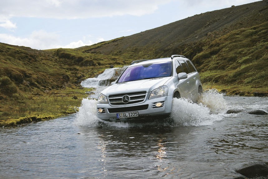 Голованов отправился в Исландию на знакомство с флагманским внедорожником Mercedes — семиместным GL