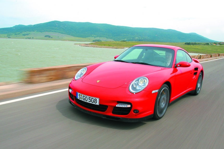 Будничное сумасшествие: Валерий Арутин промчал на Porsche 911 Turbo по Испании
