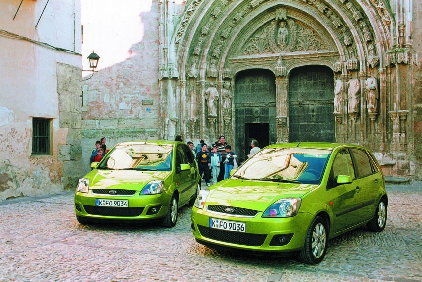 Танго, Яблоко, Виола — это цвета, в которые красят новый Ford Fiesta пятого поколения