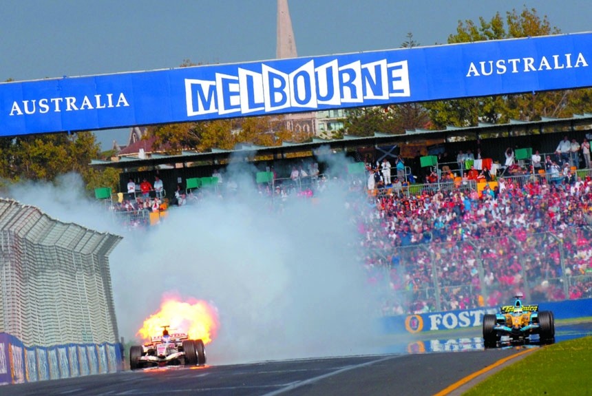 На Гран-При Австралии Honda Дженсона Баттона полыхнула факелом на последних метрах дистанции!