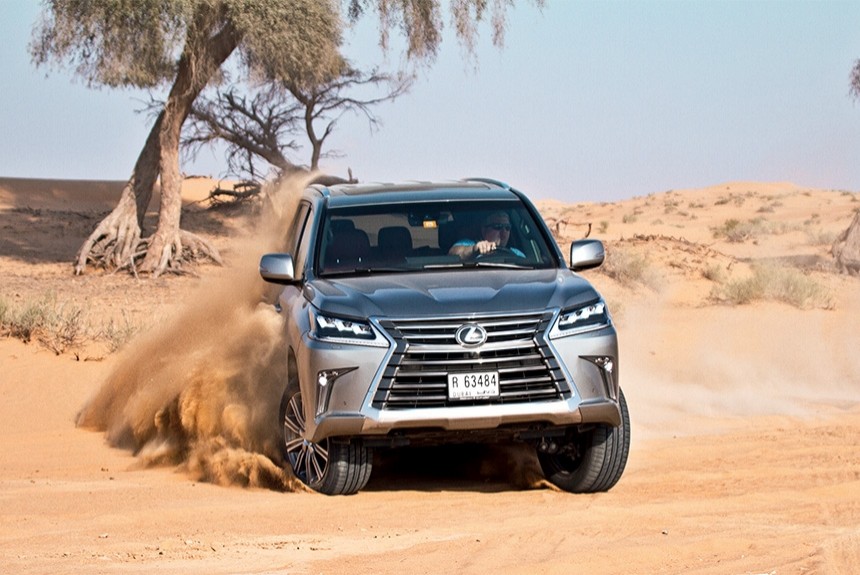 Константин Сорокин испытал обновленный внедорожник Lexus LX в песках Объединенных Арабских Эмиратов