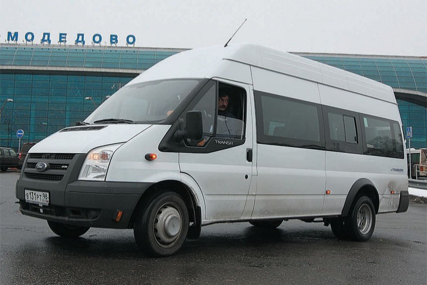 Задержка рейса: как работают микроавтобусы Ford Transit в аэропорту Домодедово