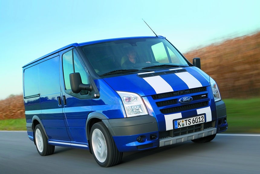 В линейке фургонов Ford Transit появились две новые модификации: мы поездили на них в Германии