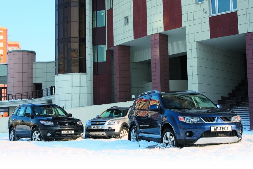 Какой из кроссоверов лучше: Hyundai Santa Fe, Chevrolet Captiva или Mitsubishi Outlander XL?