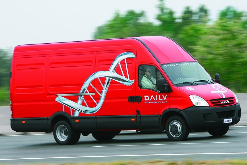 Компания Iveco основательно обновила фургон Daily. Над его обликом работал сам Джуджаро!