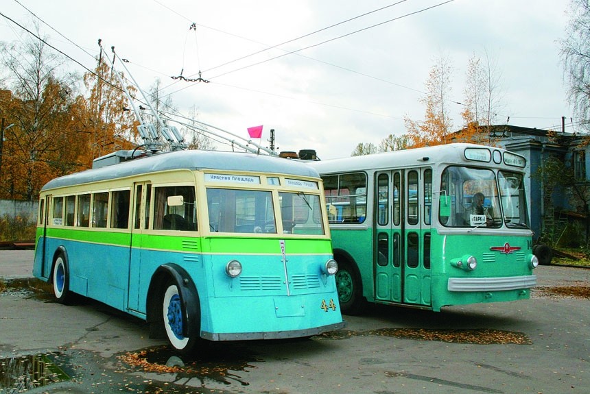 Раритеты с рогами: в Питере восстановили троллейбусы ЗИУ-5 и ЯТБ-1
