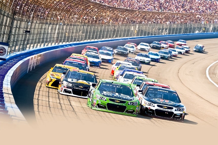 Василий Костин разобрался в нюансах главной автоспортивной дисциплины Америки — гонках NASCAR