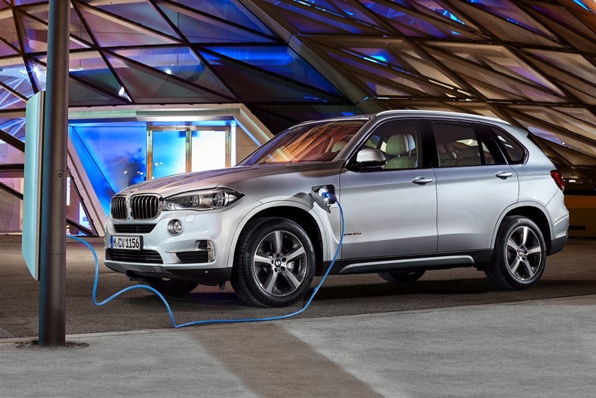 BMW раскрывает цены на свои новые гибридные модели в России в 2016 году