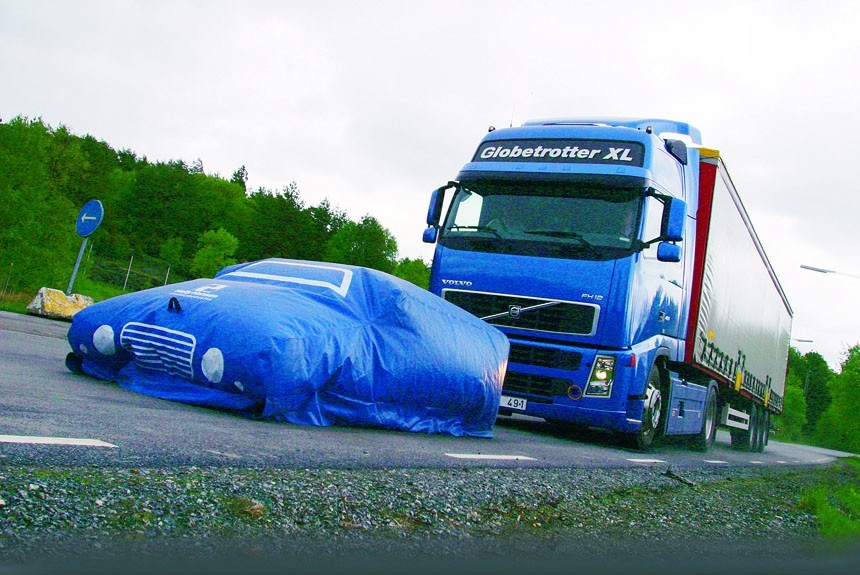 Демонстрация новых систем безопасности грузовиков Volvo