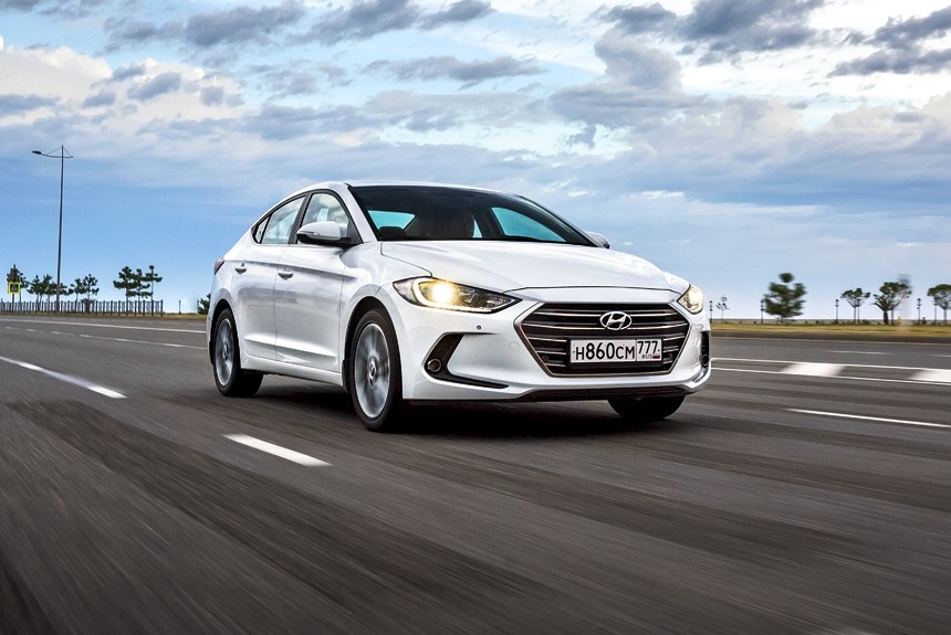 Новая Hyundai Elantra — с другим ездовым характером и меньшей начальной ценой. Фэлантропия?