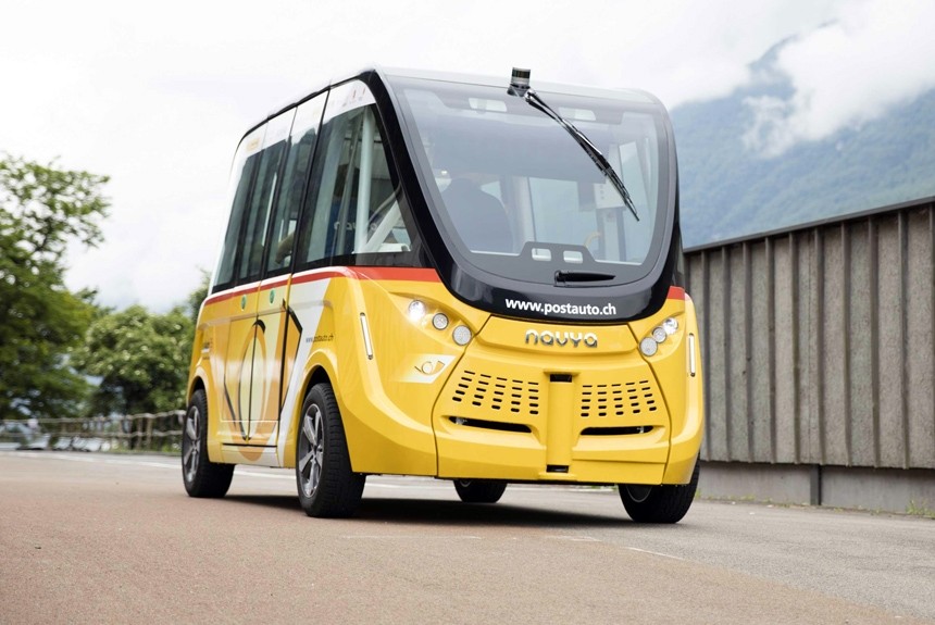 В Швейцарии запустили беспилотный электробус Navya