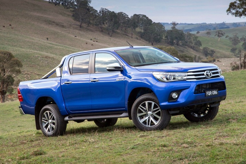 Новый пикап Toyota Hilux проникся семейными ценностями