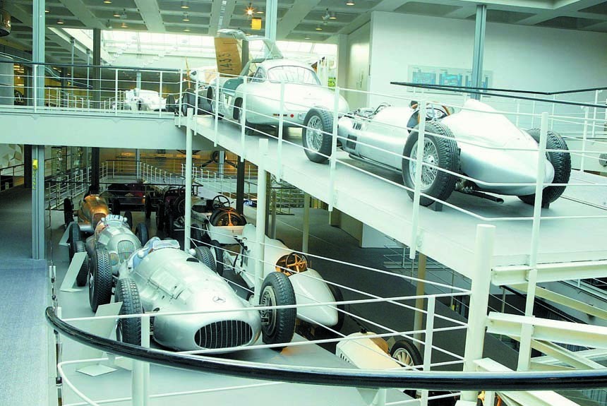 Экскурсия в музей Mercedes-Benz в Штутгарте