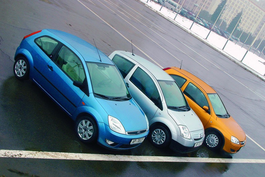Коротышки: трехдверные хэтчбеки Citroen C2, Ford Fiesta и Opel Corsa