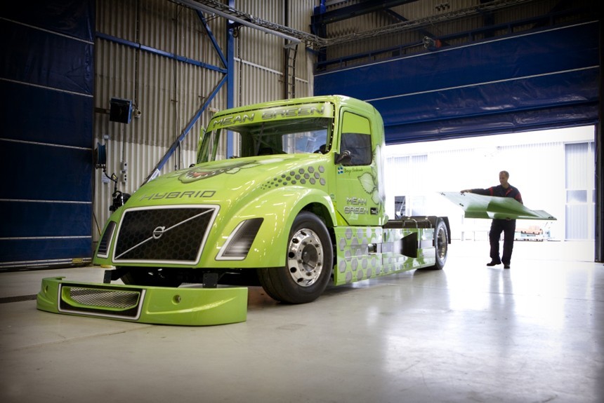 Бешеный огурец: Volvo создала грузовик для рекордов