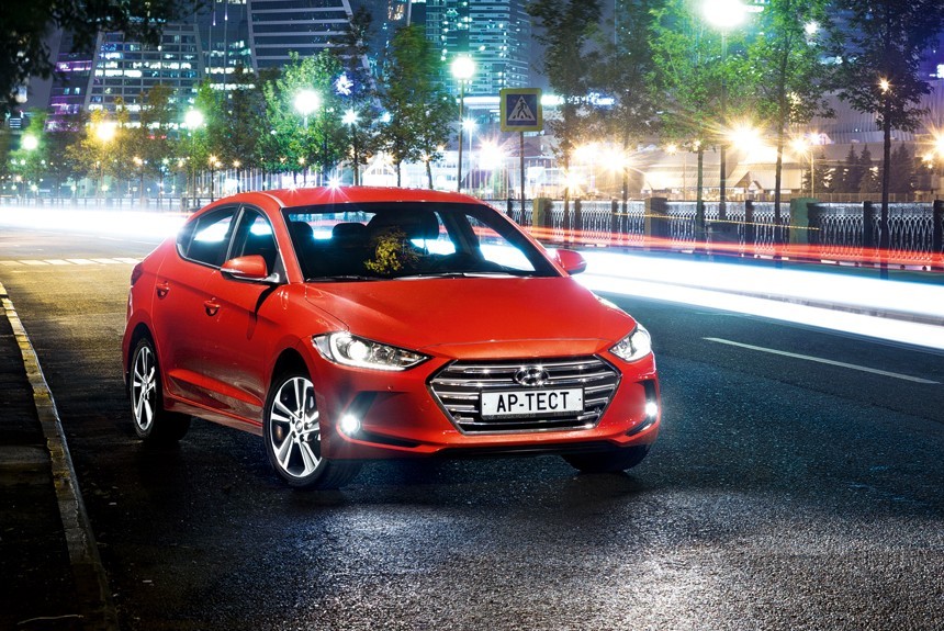 Hyundai Elantra нового поколения: покупать или нет? Мнения шести примеряльщиков Авторевю