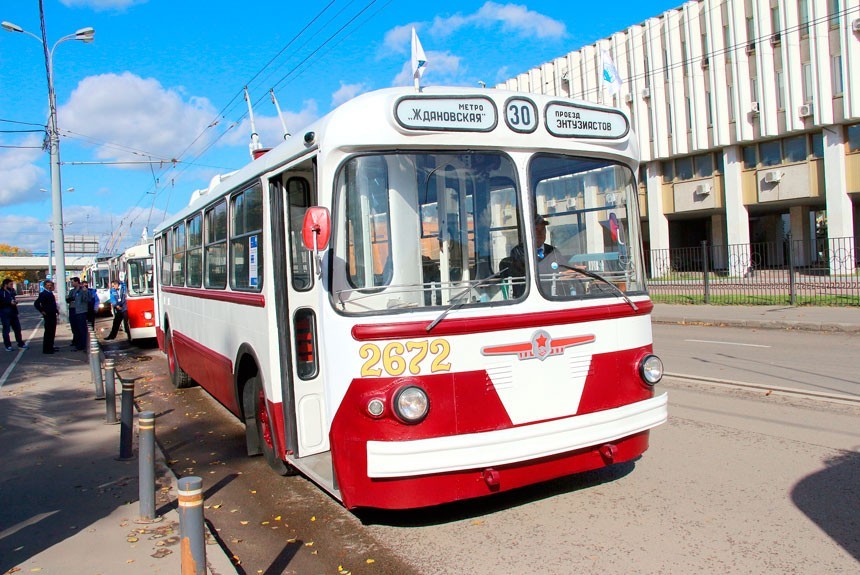 По улицам столицы на старом троллейбусе: репортаж Петра Грибачева