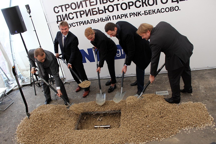 Склад про запас: зачем BMW строит новый центр запчастей в России