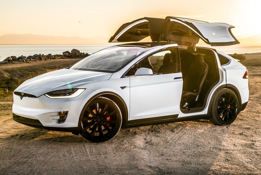 Базовые кроссоверы Tesla Model X не приглянулись покупателям