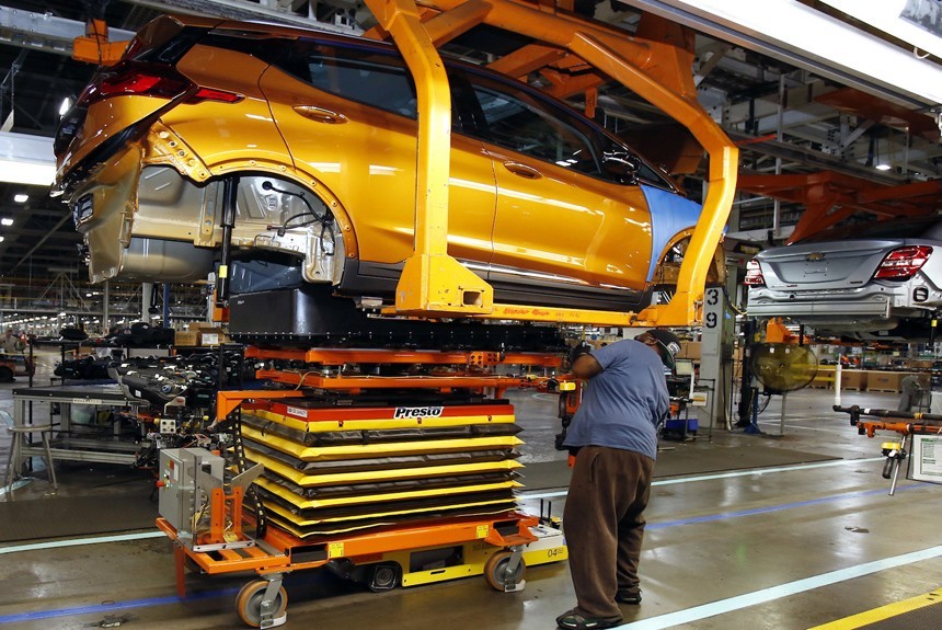 Началось серийное производство электромобилей Chevrolet Bolt