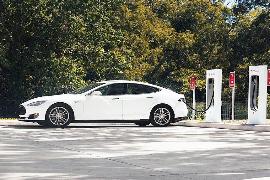 Зарядные станции Tesla Supercharger станут платными