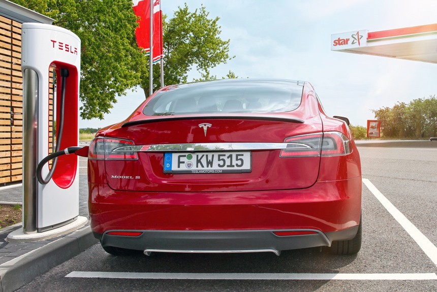 В Германии появилась дешевая Tesla Model S без радио и навигации