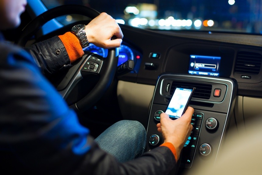 В NHTSA предложили ввести в телефонах «автомобильный режим» с ограниченной функциональностью