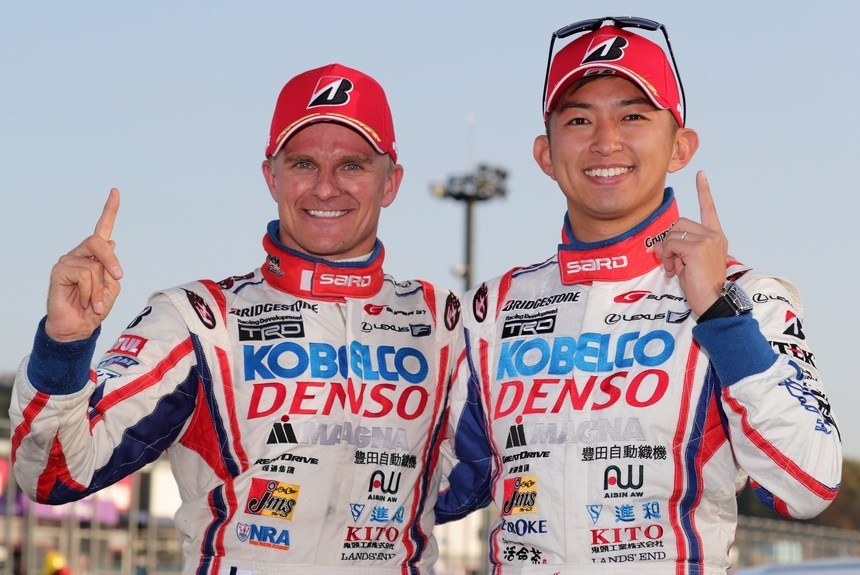 Экс-пилот Формулы-1 Хейкки Ковалайнен стал чемпионом японской серии Super GT