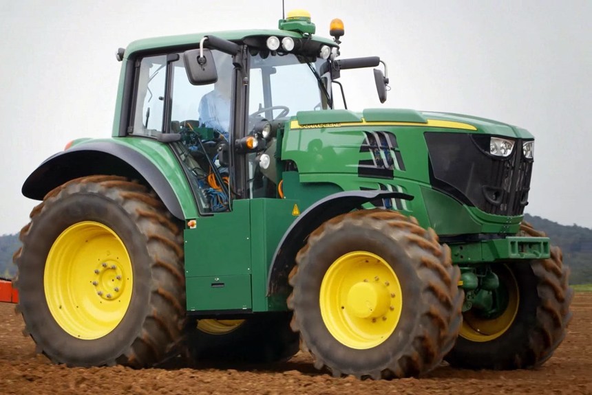 Фирма John Deere построила электрический трактор