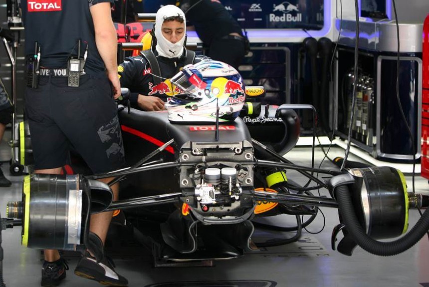 Техника Формулы-1: в чем «хитрость» подвесок машин команд Mercedes и Red Bull?