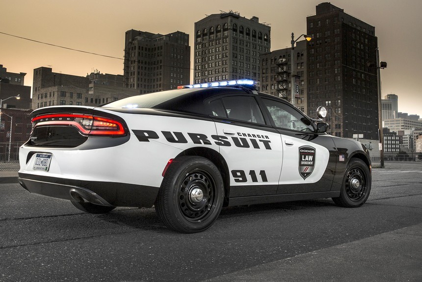 Полицейский Dodge Charger — c противозасадным парктроником
