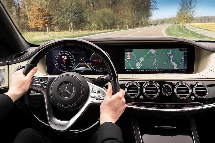 Обновленный Mercedes S-класса: интерьер и автопилот