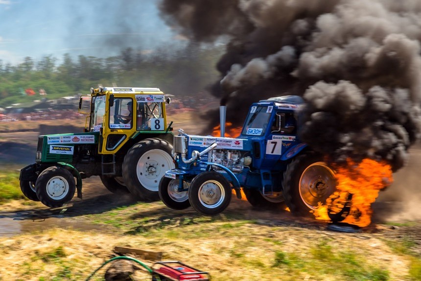 Народное техно! Единственные в России гонки на тракторах справили 15-летний юбилей