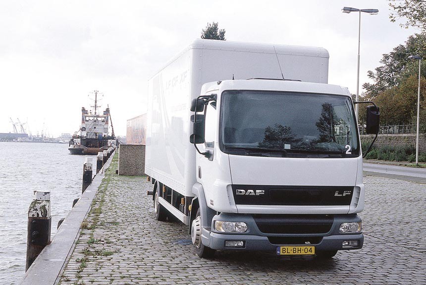 На белой лошадке через Голландию: развозной грузовик DAF LF
