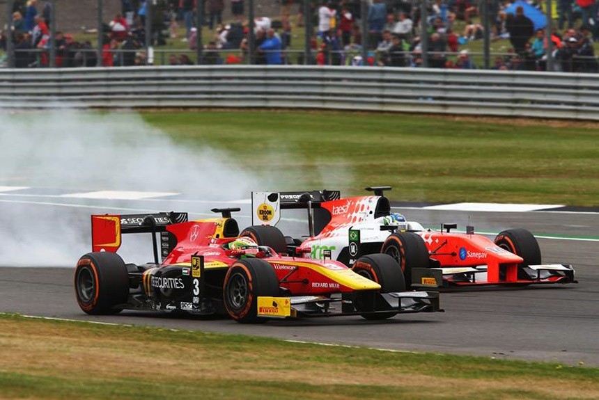 Формула-2 в Сильверстоуне: победа с дымом и новые успехи Маркелова