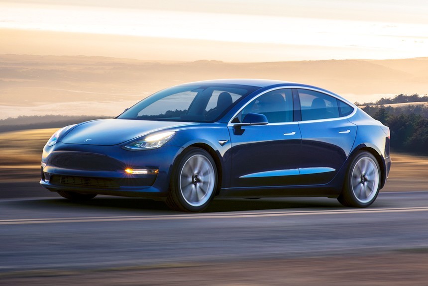 Серийный электромобиль Tesla Model 3 полностью рассекречен