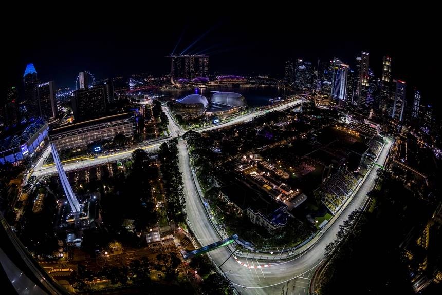 Стартовая драма Ferrari. Дайджест гонки Формулы-1 в Сингапуре 