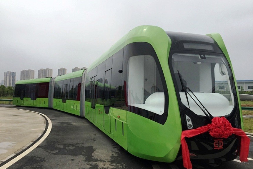 Поезд без рельсов: в Китае представили новый вид общественного транспорта