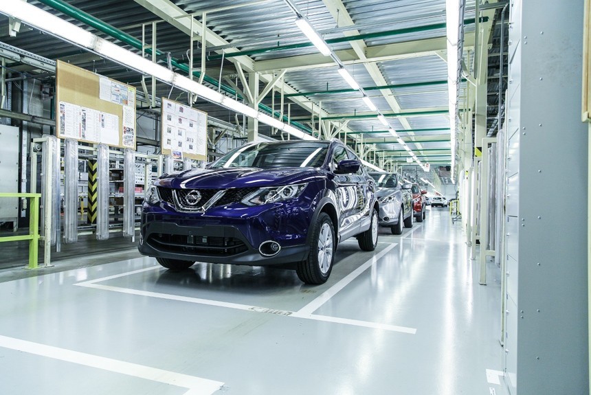 Завод Nissan в Санкт-Петербурге: плюс смена, минус Pathfinder